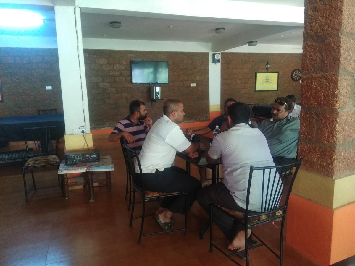 كالانغيُت Red Lion Hotel المظهر الخارجي الصورة